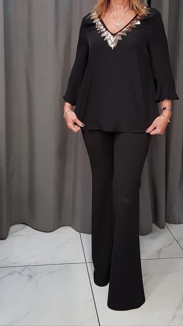 Top in black and ecru with sequins,v neck chest,1216